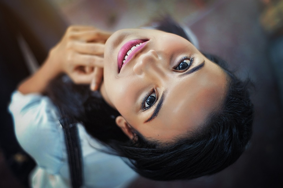 https://pixabay.com/photos/face-girl-close-up-eyes-lips-2936245/