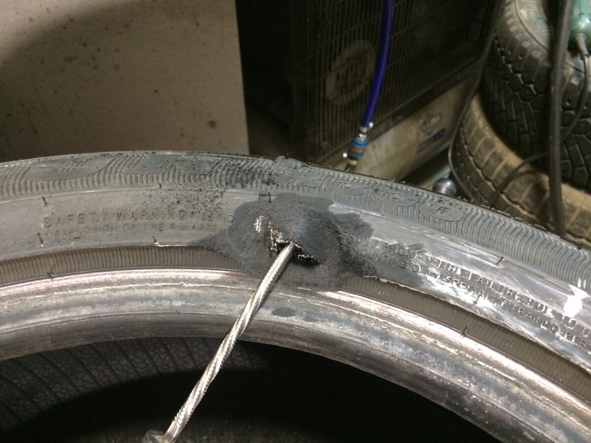 Видим, что порез уходит еще и в направление плечевой зоны