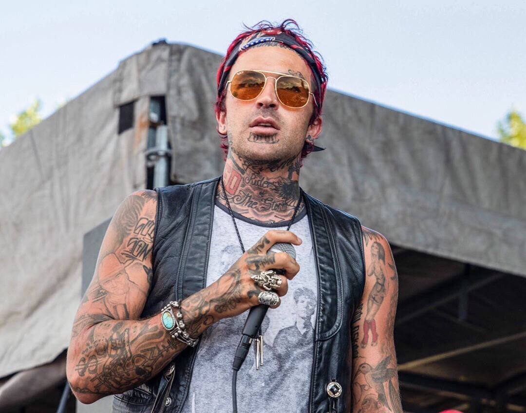 Yelawolf на мотоцикле