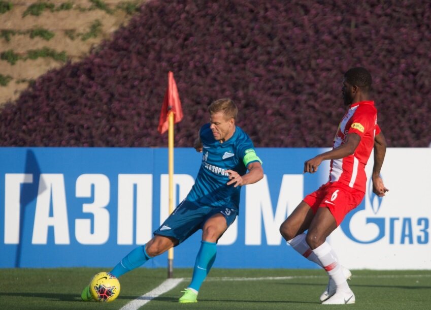 Александр Кокорин в матче с "Зальцбургом" на сборе в Катаре. Фото Вячеслава Евдокимова/fc-zenit.ru