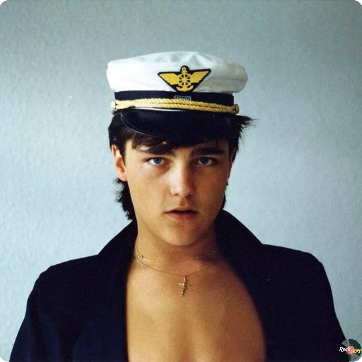 На фотографии: Юрий Шатунов в молодости. 