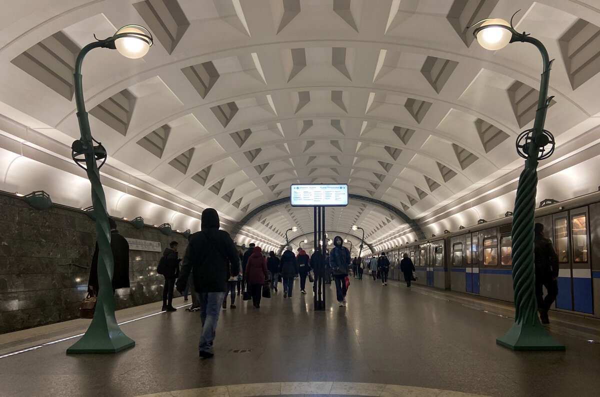 Включи красивую станцию. Central Station Москва. Beautiful Metro Station in Moscow.