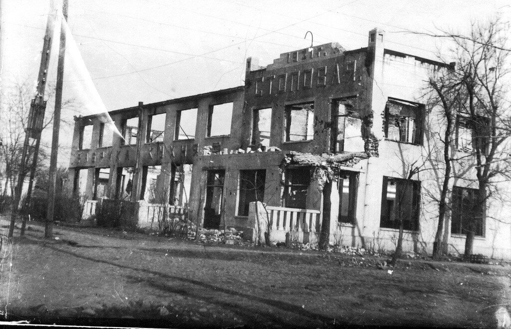 Этот объект, как и многие другие в городе, был разрушен вражескими бомбардировками.