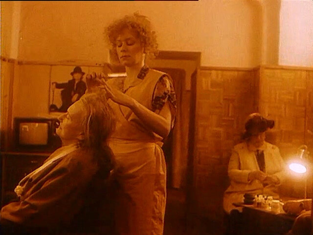 Ануся на работе.