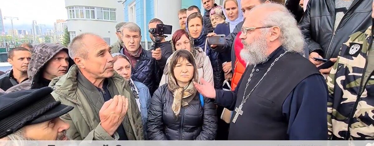 Знакомые лица. Только церковь это не демократия
