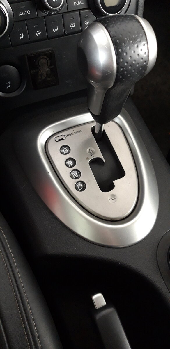 Nissan qashqai 2009 год