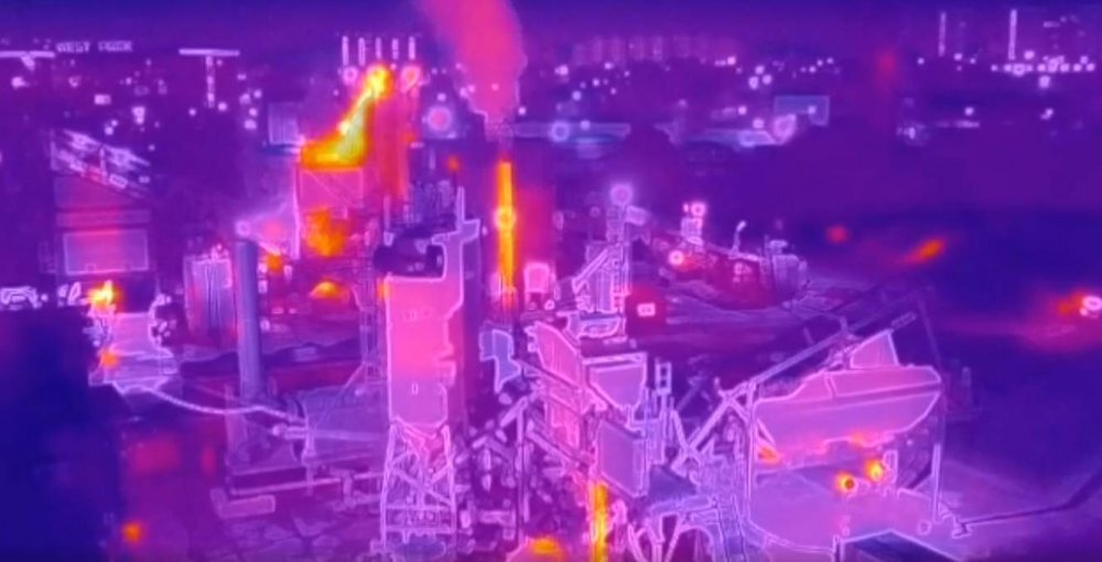 Стоп-кадр ночной съемки промзоны "Очаково". Фото: телеграм-канал Эколог Жора Каваносян