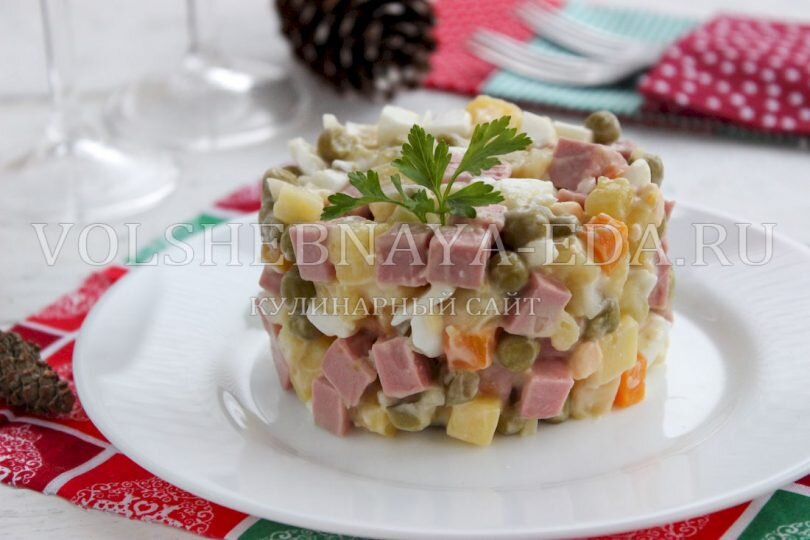 Оливье классический с колбасой