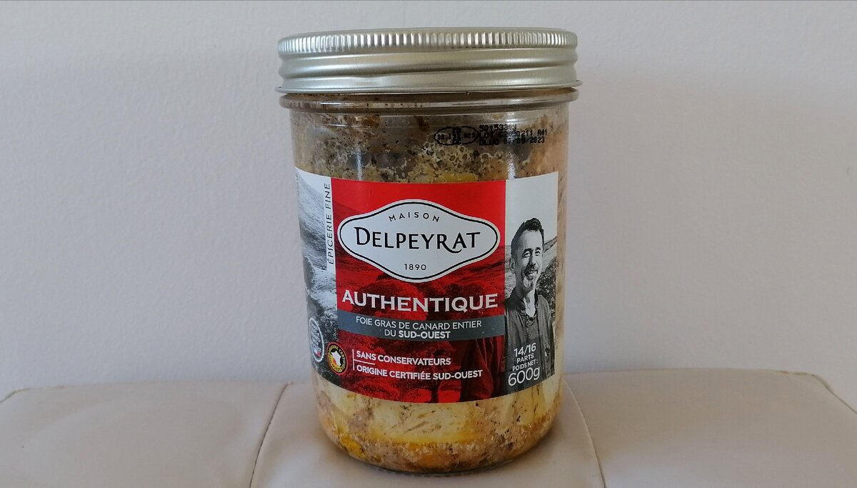 фото сделано мной. Цена этой банки 39.90 евро