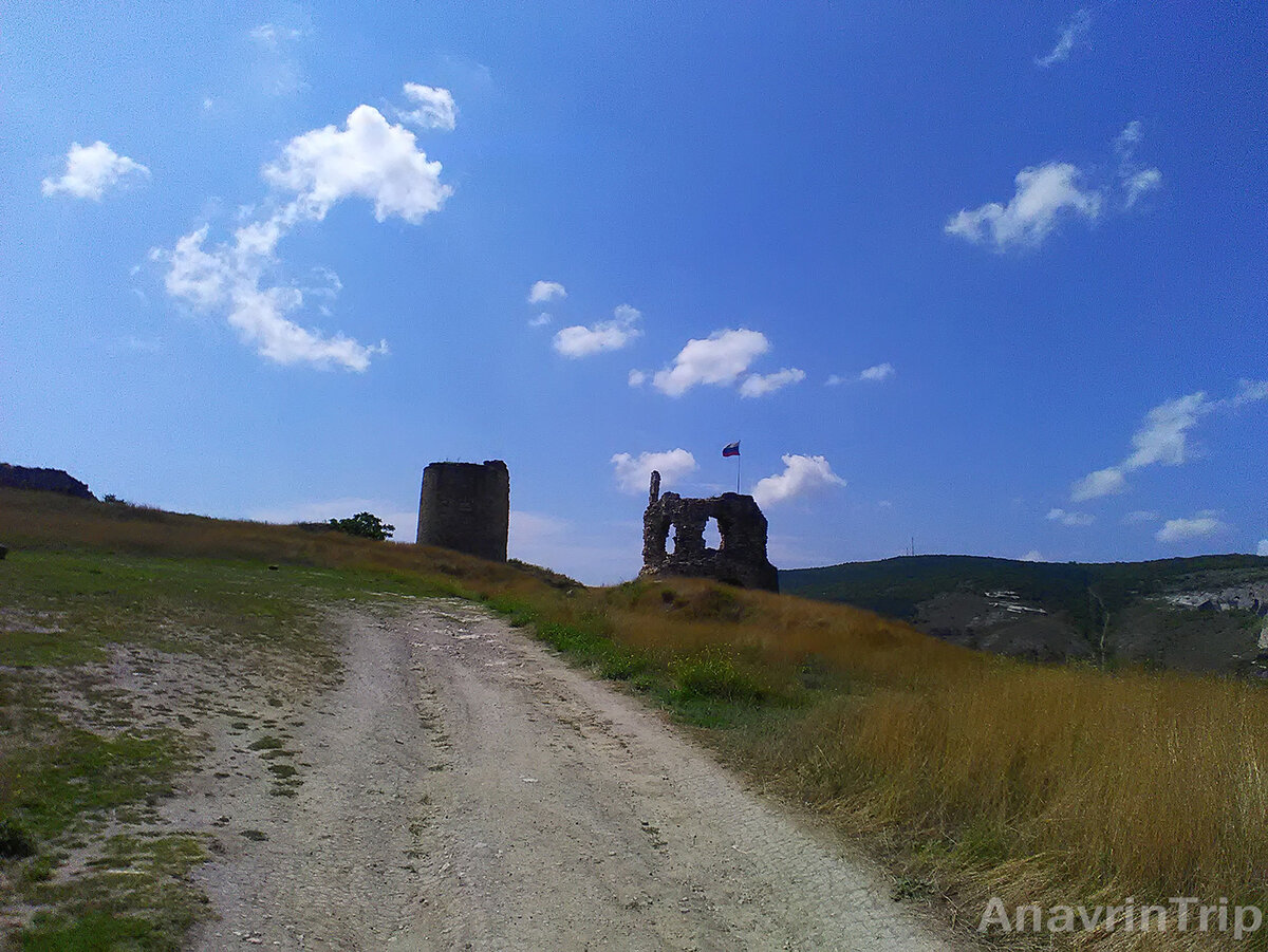 Руины крепостных башен.