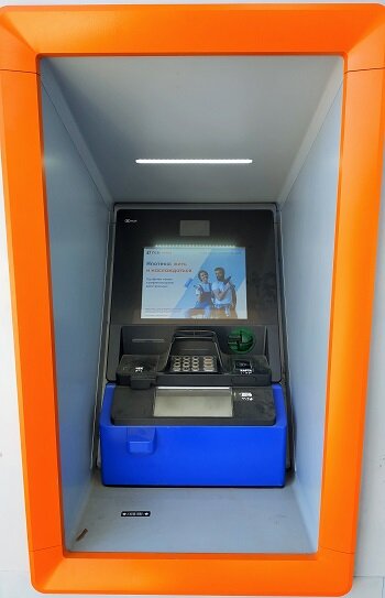 Банкомат в стене