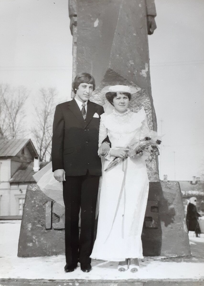 Ради красивой фотографии невесты готовы были и на морозе стоять в босоножках. Фото: автора.