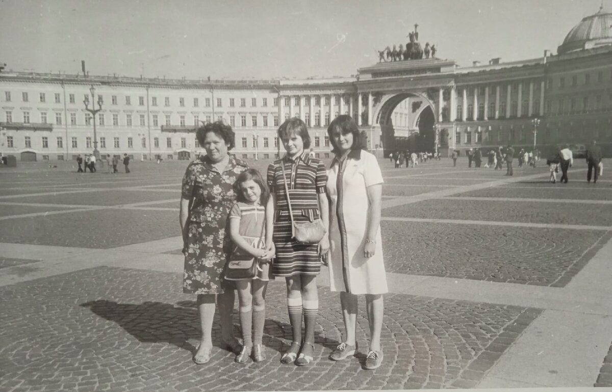 с родственниками в Петербурге