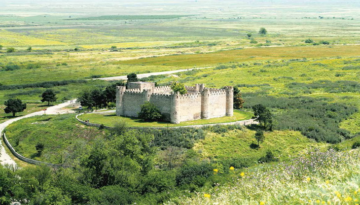 Одна из первых резиденций Панахали хана Карабахского – крепость Шахбулаг (фото из книги «Карабах. Путь через века»)