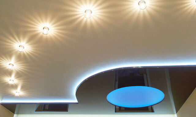 Скрытая подсветка на потолке – это решение для современных стилей интерьера