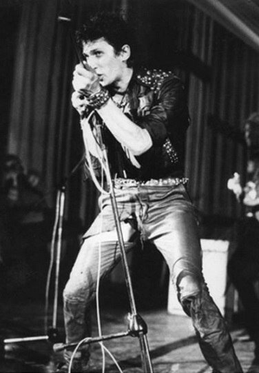 Рикошет на сцене. Фото svobodapravdarocknroll.com