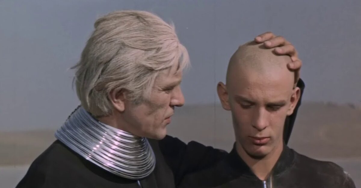 У инопланетян в моде короткие стрижки.