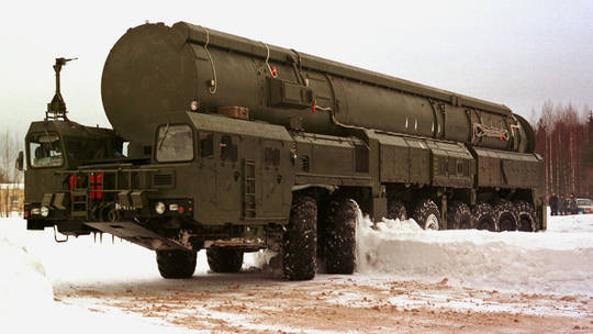 Российская мобильная установка межконтинентальных баллистических ракет "Тополь-М"