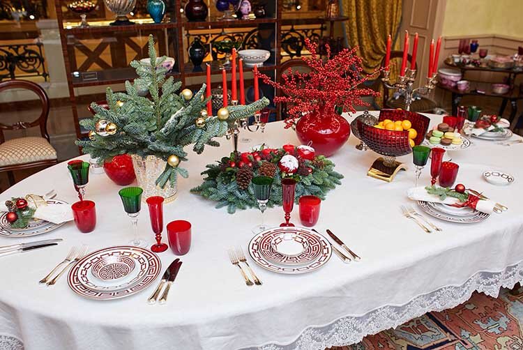 Рождество стремительно приближается. Одним из самых важных этапов подготовки к Рождеству является правильное украшение стола.