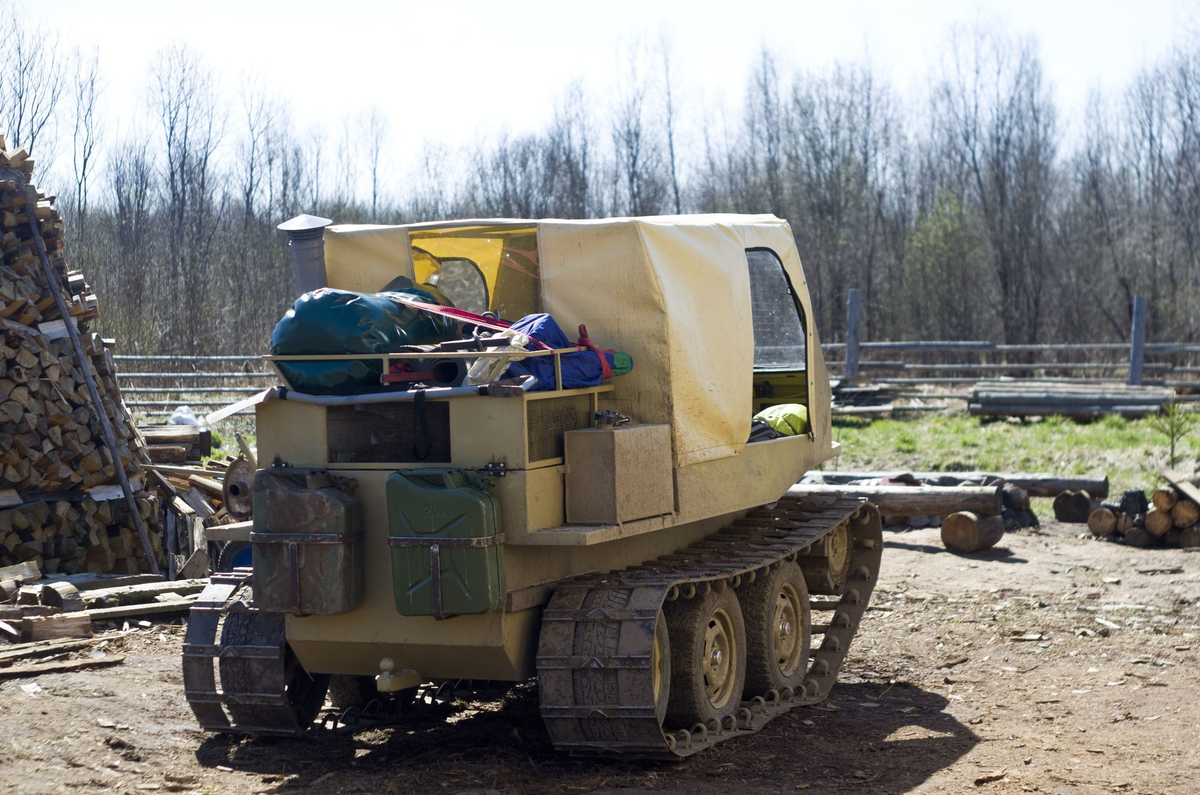 Лопата, закрепленная на вездеходе