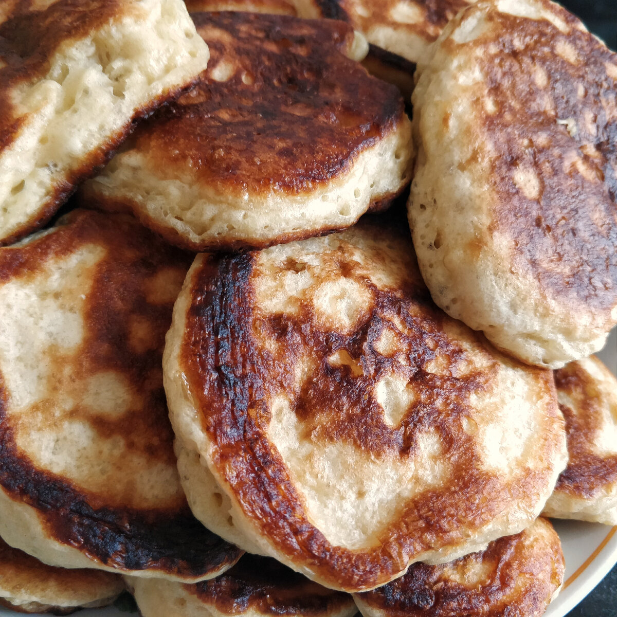 Рецепт вкусных оладьев на молоке с дрожжами