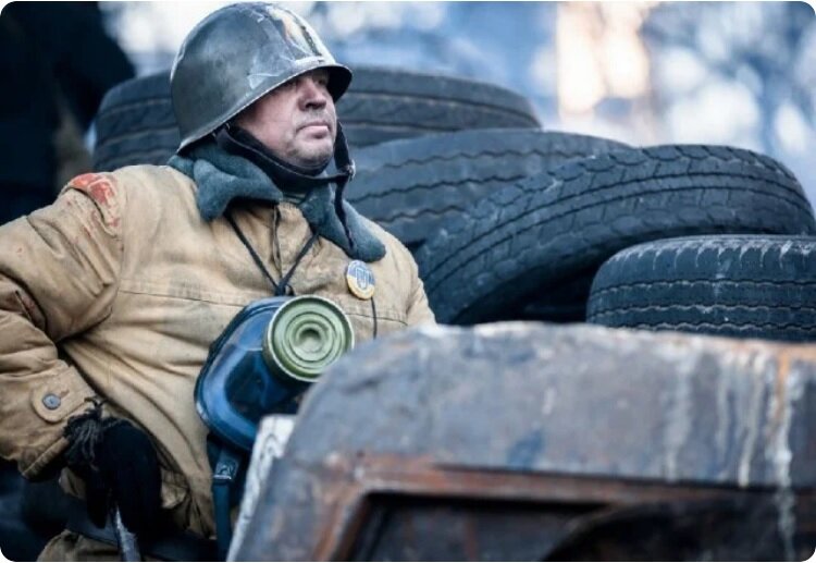 Фотку тоже украл у Сладкова. Украинский военный.