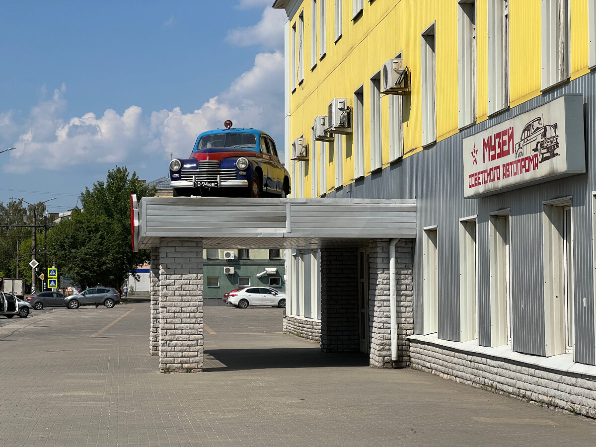 Вход в музей. Фото автора. Листайте галерею, чтобы увидеть больше