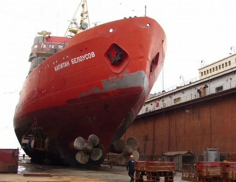 "Кто его поломал - наверное,льды". Новейший ледокол "Арктика" проработал год и в