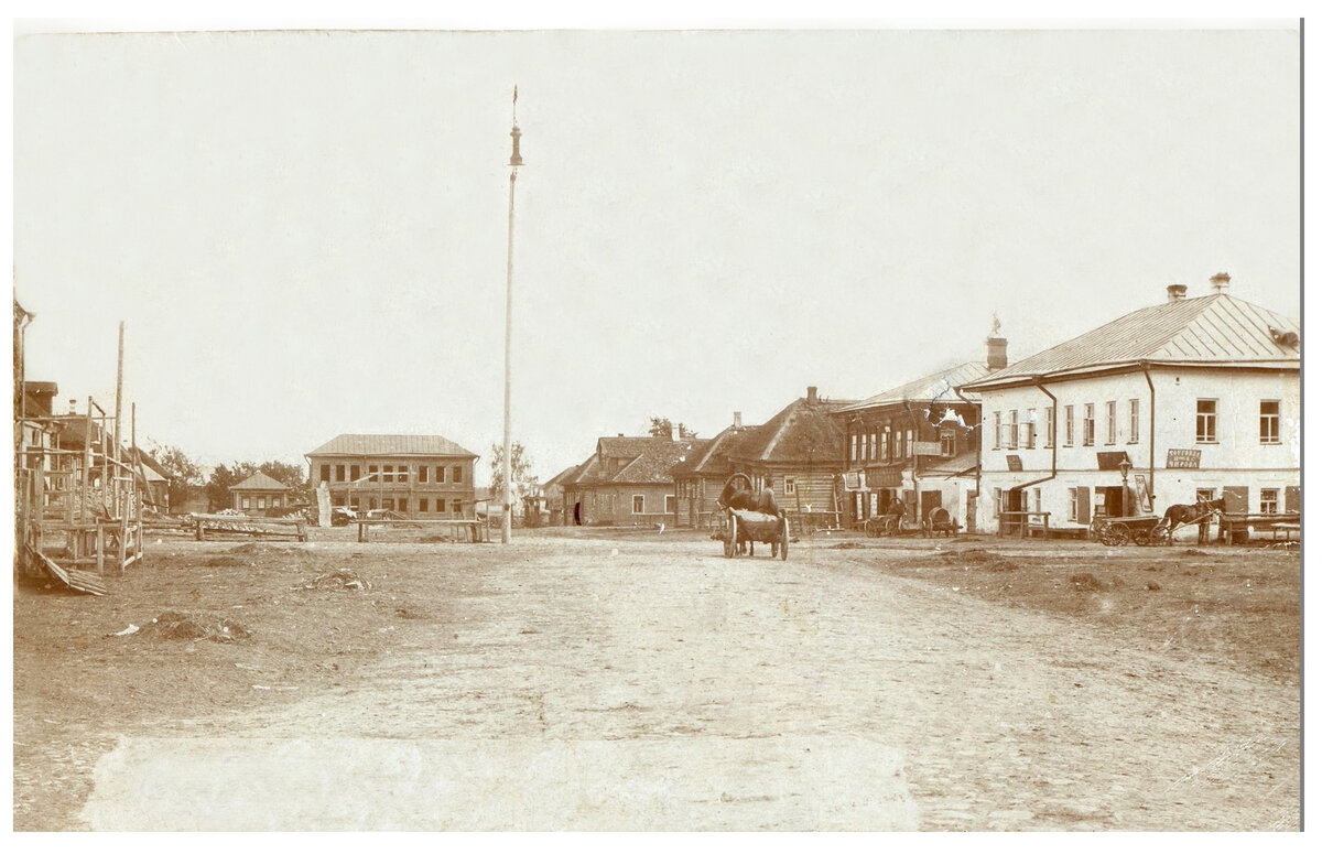 Село Середа. Начало XX века. Вдали двухэтажное здание строящейся школы. Фото из архива А. Лебедева