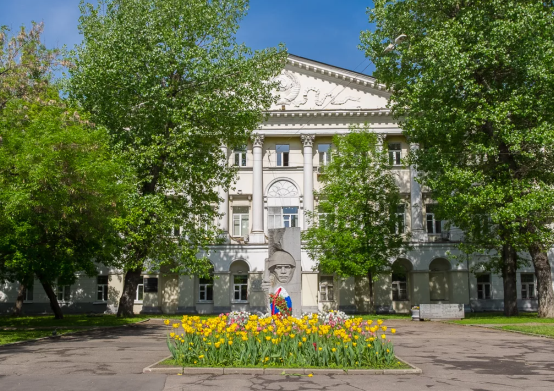 Лингвистика университеты. МГЛУ Мориса Тореза. Остоженка лингвистический институт. МГЛУ иняз имени Мориса Тореза. Институт Мориса Тореза в Москве.