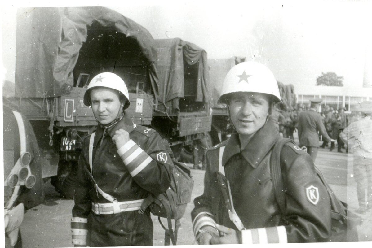 Военные регулировщики...