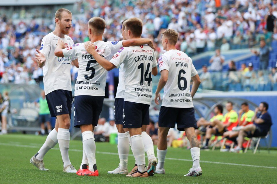    В прошлом туре РПЛ «Крылья» крупно обыграли «Ростов» 5:1, а «Локомотив» крупно уступил ЦСКА 1:4. Сайт ПФК "Крылья Советов"