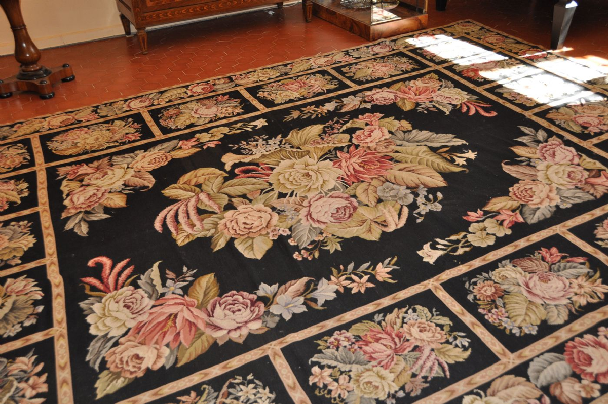 Большой ковер Aubusson с первым цветочным узором 1900 года из Франции 