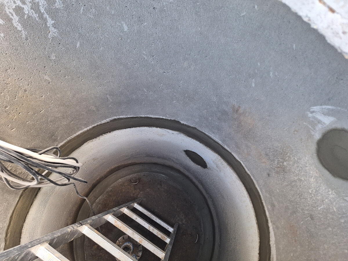 Фото после проведения работ с применением наших материалов по устройству и гидроизоляции колодца. 