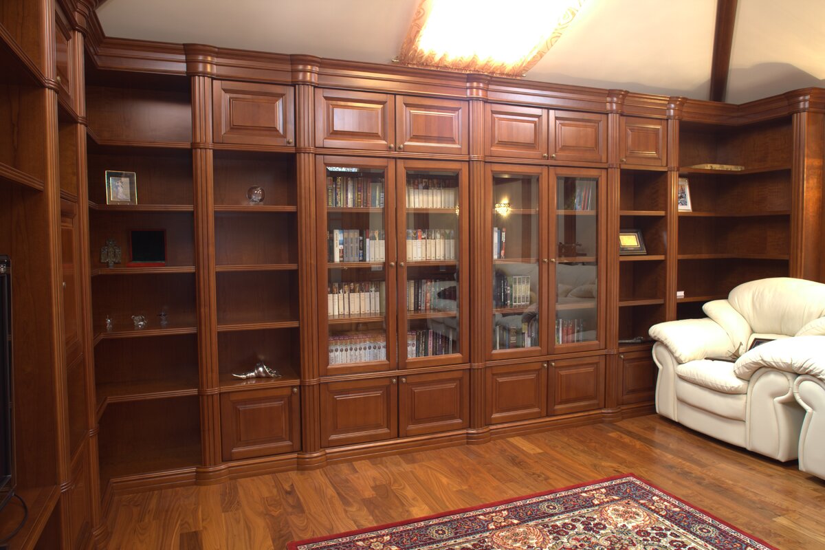 Благодаря используемым материалам, средствам и методикам обработки удаётся сохранить экологичность и полезные свойства древесины. Гипоаллергенные лакокрасочные составы на водной основе надёжно защищают сырьё от воздействия внешних факторов.