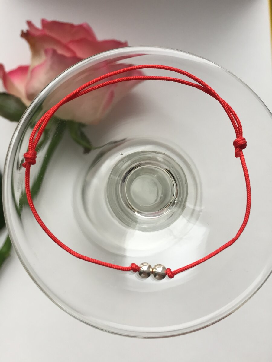 Браслет с буквой "И"