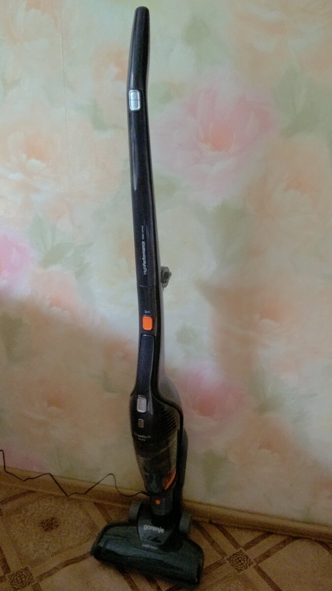 Если у вас в доме появился ребенок, то желаю вам, чтобы как можно быстрее появился аккумуляторный вертикальный пылесос)))