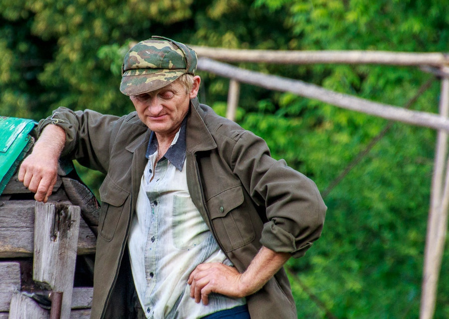 Мужчиной село. Деревенский парень. Нищий работяга. Сельский мужик. Мужик в деревне.