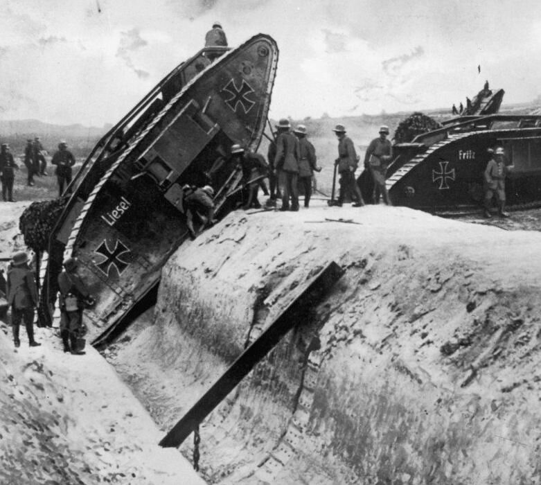 Трофеи на импровизированном тренировочном полигоне.