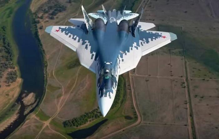 Российский многоцелевой истребитель 5-го поколения Су-57.