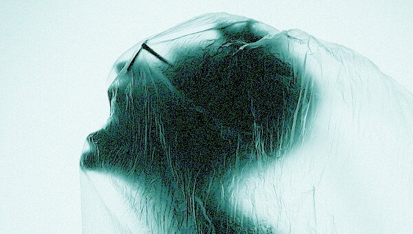 Темные сущности из Зазеркалья пугают людей