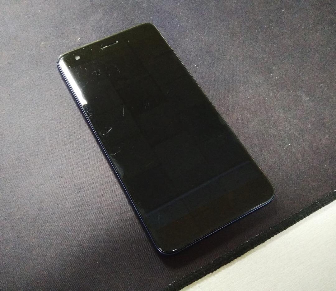 Внешний вид смартфона. Фото с Instagram нашего сервисного центра: @itgen26