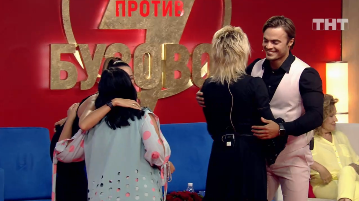 Майя с Лёшей со своими мамами
