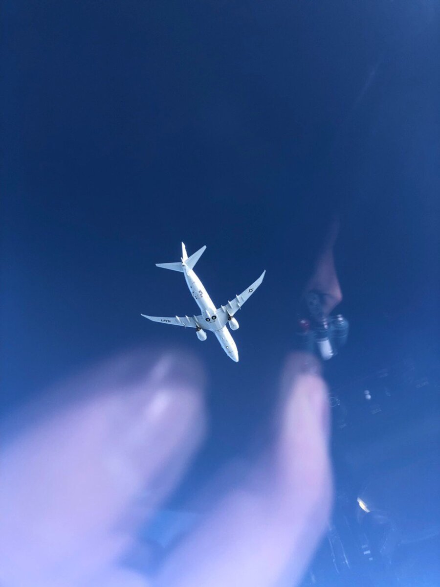 Boeing P-8 Poseidon над Черным морем из кабины пилотов российского истребителя Су-27. Фото: Александр Коц