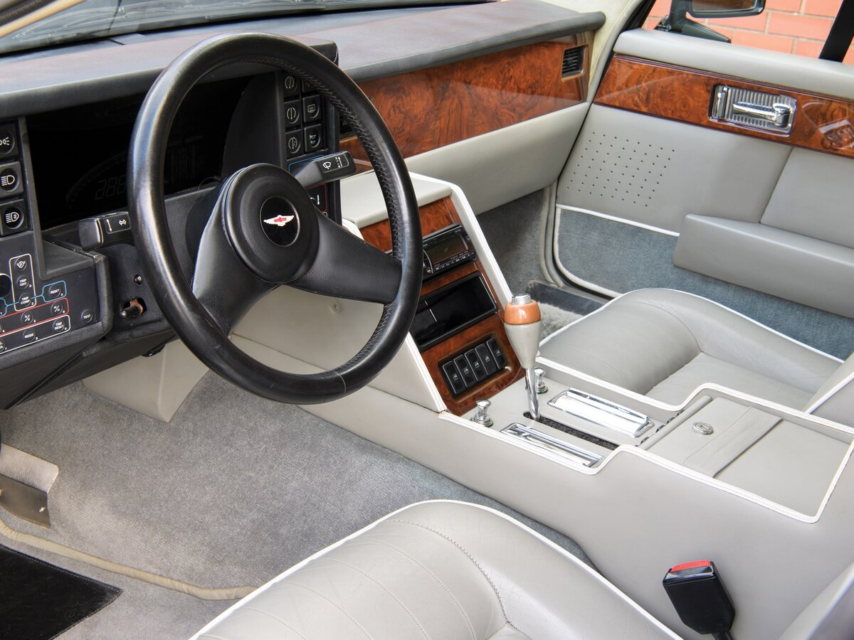 Aston Martin Lagonda 1976