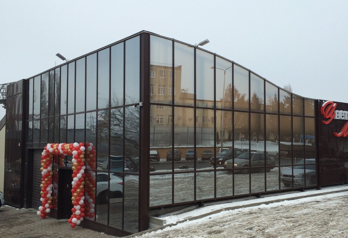 Например, такой красивый павильон обойдется вам в сущие копейки по сравнению со строительством кирпичного здания