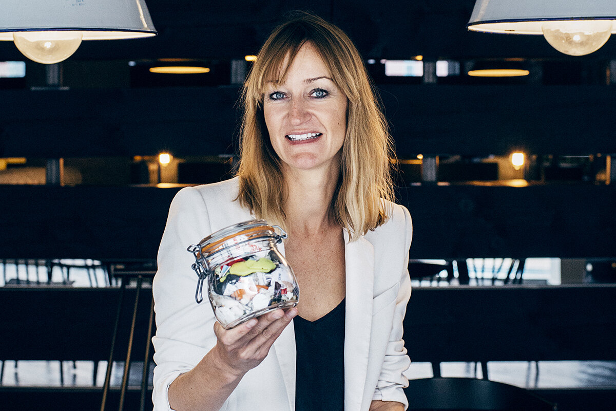 Беа Джонсон и ее годовой запас мусора. Фото с сайта http://fireinspire.com.ua