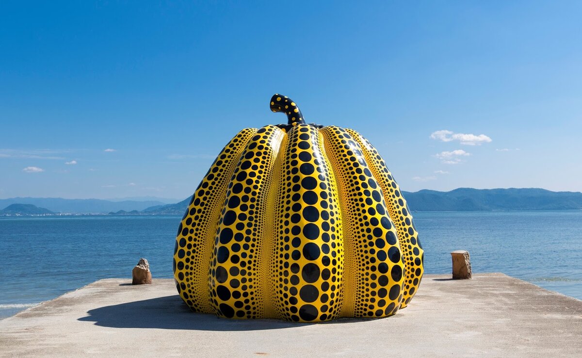 Кусама Яёи, "Тыква" на острове Наосима 