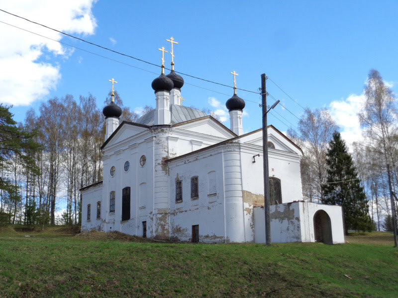 
Успенский Уовернинский Высоковский монасырь (все постройки I пол. XIX в). Выделяется колокольня 1830-х ггг.


Высоковский монастырь. Никольская церковь (1827 г).
