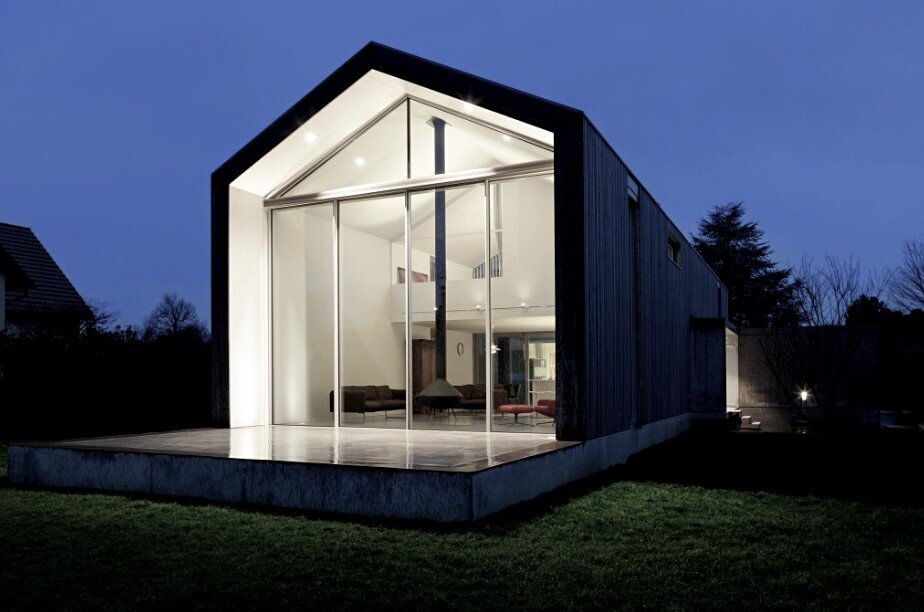 Современная избушка ангарного типа